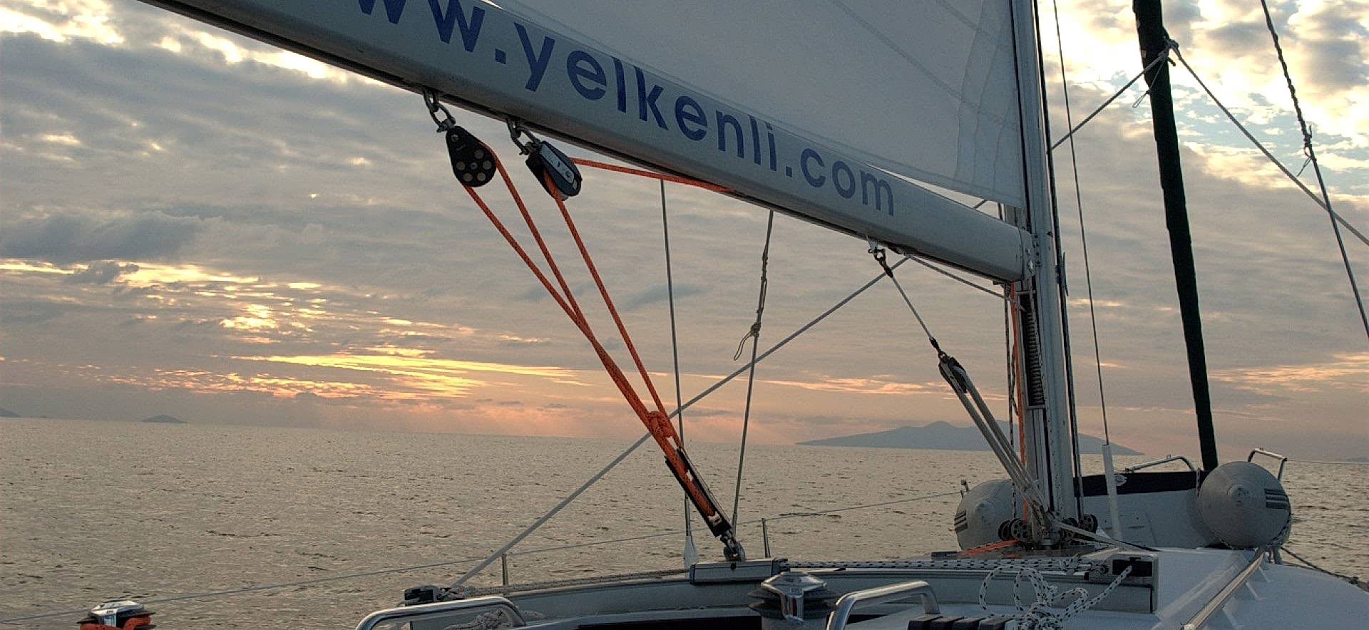 Yeşilova Körfezi Yelken Keyfi. Yelkenli Yatçılık ile Yeşilova körfezinde yelken seyri. Yeşilova Körfezi Yelken Keyfi. Yelkenli Yatçılık ile Yeşilova körfezinde yelken seyri.